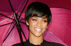 Rihanna lanza nueva coleccion de Umbrellas (ellas, ellas, ellas)