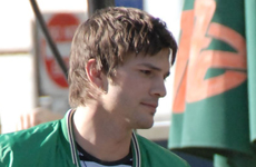 Ashton Kutcher engaño a los paps y a E! en su show Pop Fiction