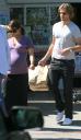 halle-berry-at-the-grocery-store-01.jpg