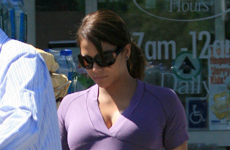 Halle Berry y su prometido Gabriel de compras