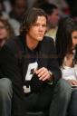 jared-padalecki-and-girlfriend-sandra-mccoy-lakers-maverick-la-04.jpg