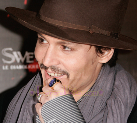 johnny-depp-sweeney-todd-premier-03.jpg