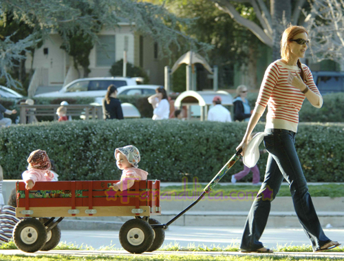 marcia-cross-and-twins-santa-monica-03.jpg