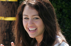 Miley Cyrus paseando y tomando cafe en L.A
