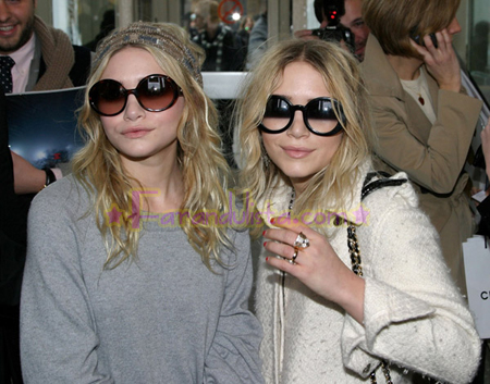 olsen-twins-paris-fashion-week-chanel.jpg