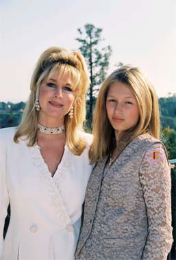 paris-hilton-and-mom.jpg