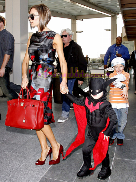 victoria-beckham-with-sons-brooklyn-b-day-02.jpg