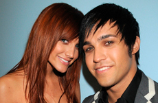 Ashlee Simpson confirma su compromiso con Peter Wentz