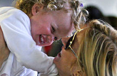 La bebita de Geri Halliwell hizo un berrinche en el aeropuerto