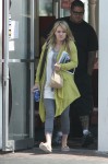 hilary-duff-walking-around-hollywood-02.jpg