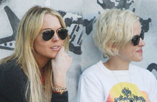 Lindsay y la DJ Samantha Ronson viven juntas casi (Updated!)