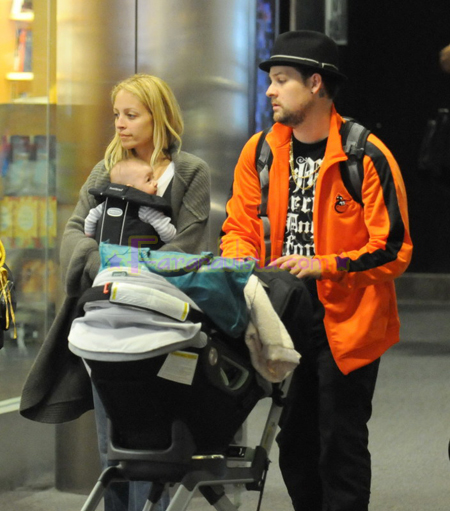 nicole-richie-baby-harlow-and-joel-madden-02-copia.jpg