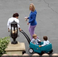 britney-spears-with-kids-01.jpg