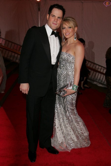 hilary_duff_and_fergie-metropolitan_museum_of_art_costume_institute_gala_departures-3.jpg