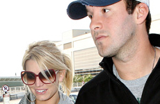 A Tony Romo le pagaron por ir a la boda de Ashley? – Sunday Gossip Links!