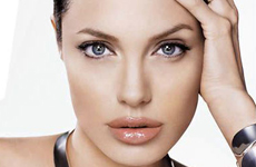 Reemplazan a Angelina Jolie como imagen Shiseido