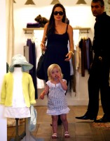 angelina_jolie_and_brad_pitt_shopping_in_cannes-4.jpg