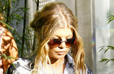 Fergie tiene problemas con sus zapatos