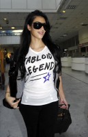 kim_kardashian_arriving_at_nice_airport-01.jpg