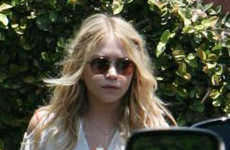 Mary Kate Olsen ama los manicures y pedicures