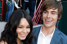 Vanessa Hudgens: Zac si se ducha! y diariamente