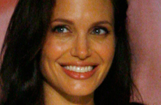 Angelina Jolie dara a luz en las proximas semanas