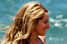 Ashley Tisdale en bikini en Maui