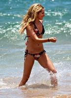 ashley_tisdale_in_bikini_on_the_beach_in_maui-01.jpg