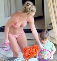 britney smoking in front of kid 02.thumbnail