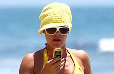 Pink en la playa – Hot or Not?