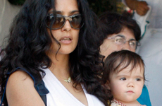 Salma Hayek y baby Valentina en una tarde de chicas