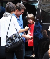 katie holmes with tom cruise and suri in new york city 02.thumbnail