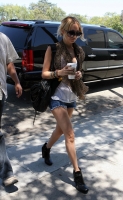 nicole richie at cafe in west hollywood 02.thumbnail
