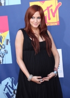 ashlee simpson wentz vmas red carpet 03.thumbnail