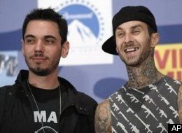 DJ AM y Travis Barker sobreviven a fatal accidente aereo