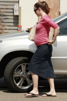 jennifer garner showing off her growing belly in brentwood 03.thumbnail