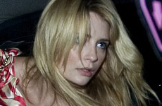 A Mischa Barton se le escapo una boobie otra vez – Links!