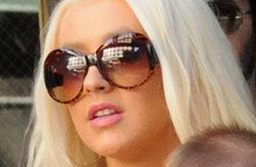 Christina Aguilera sale a cenar con baby Max