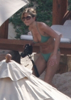 36413 jennifer aniston on the beach in los cabos 19 122 13lo.thumbnail