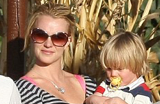 Britney lleva a sus babies a comprar las calabazas de Halloween