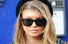 WTF con FERGIE! Su rostro se derrite…