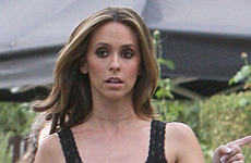 Jennifer Love Hewitt sexy en el set de Ghost Whisperer