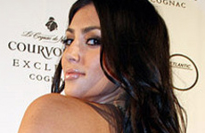 Kim Kardashian niega tener cirugias plasticas again!