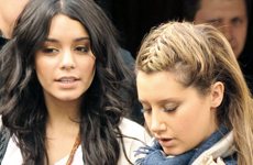 Vanessa Hudgens y Ashley Tisdale en Paris