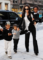 angelina jolie and kids art shop manhattan 50020 122 93lo.thumbnail