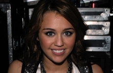 Miley Cyrus celebra sus dulces 16 en los AMA 2008