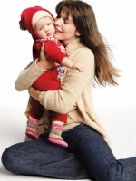 Milla Jovovich y su hija Ever Gabo para Gap Holiday 