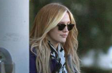 Ashlee Simpson estrena nuevo look post embarazo