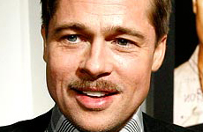 Brad Pitt quiere poner de moda el bigote – Bites & Gossip Links