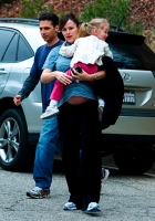 jennifer garner in brentwood with daughter violet 09 122 497lo.thumbnail